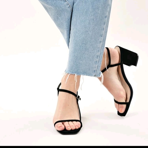 Square Open Toe Buckled Ankle Block Heel Sandal👠 - Picture 2 of 4